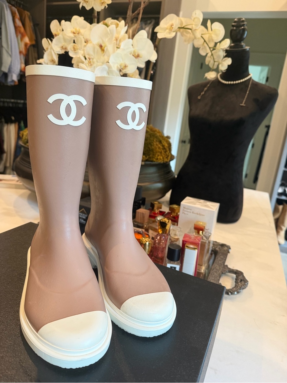 CHANEL Pink Beige Rain Boots with White Trim and Logo - Picture 2 of 4